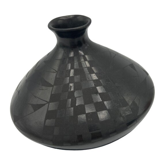 Pueblo Black Pottery Bud Vase Mato Ortiz Round bottom VTG 5.5" high 5" diameter - Picture 2 of 8